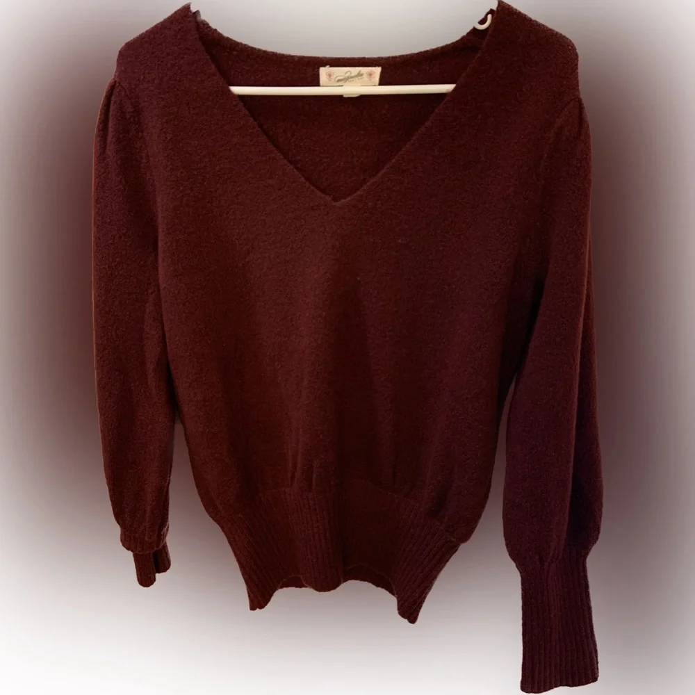 NWOT Magnolia Boutique V-neck Sweater - Picture 1 of 6